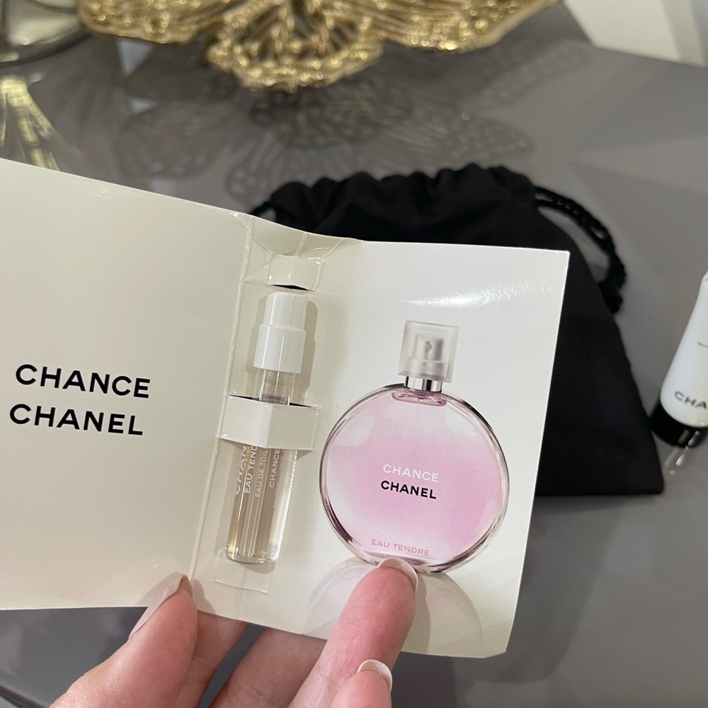 Authentic Chanel beauty nylon drawstring bag with samples - Picture 5 of 5